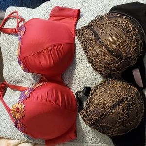 2 Cacique Bras 42C plunge and balconette